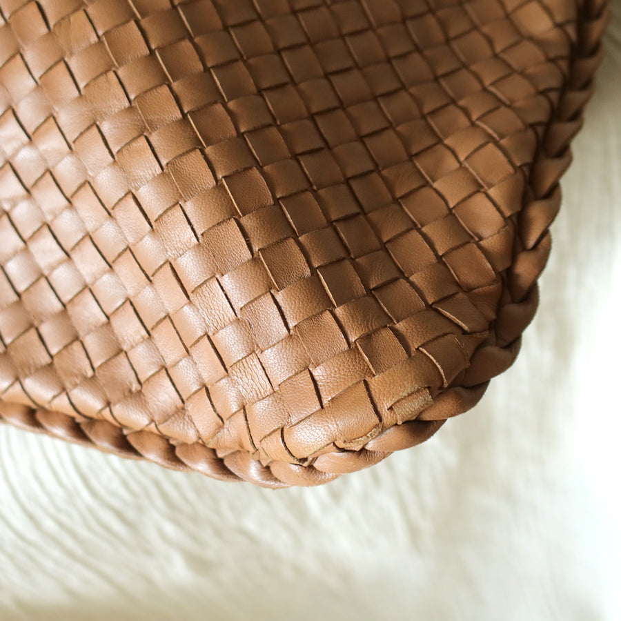 Bottega Veneta Vintage Caramel Brown Intrecciato Weave Large Veneta Hobo Bag L