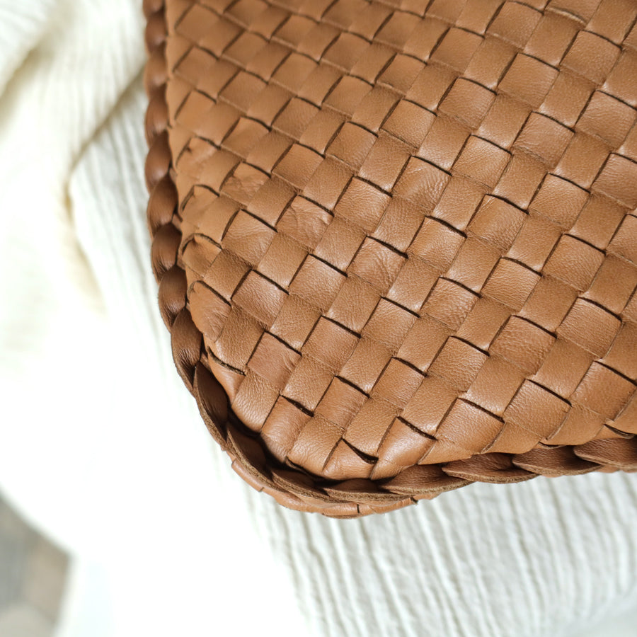 Bottega Veneta Vintage Caramel Brown Intrecciato Weave Large Veneta Hobo Bag L