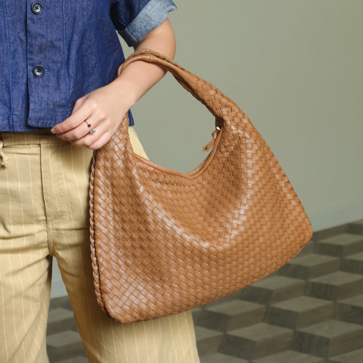 Bottega Veneta Vintage Caramel Brown Intrecciato Weave Large Veneta Hobo Bag L