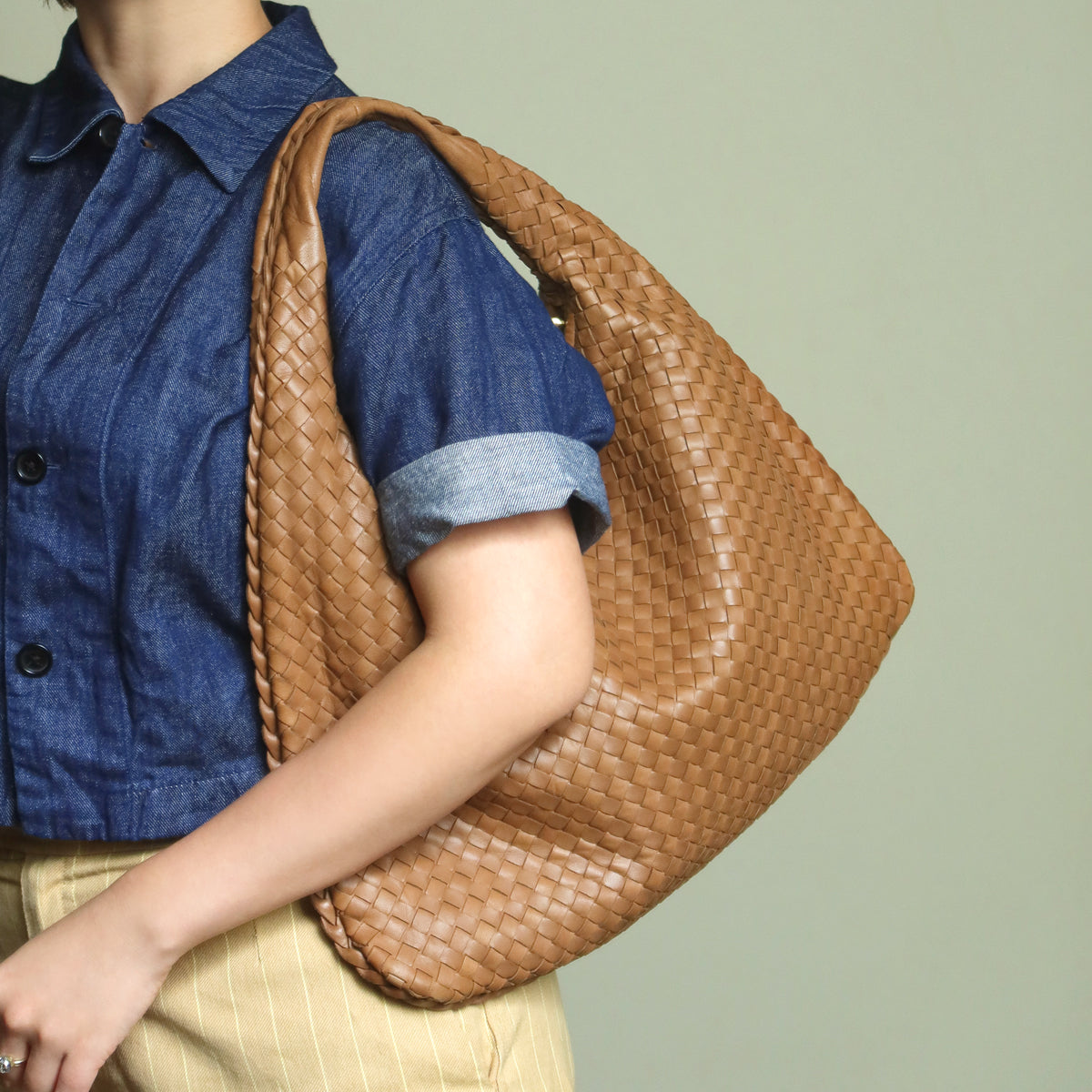Bottega Veneta Vintage Caramel Brown Intrecciato Weave Large Veneta Hobo Bag L