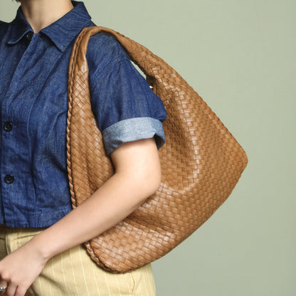 Bottega Veneta Vintage Caramel Brown Intrecciato Weave Large Veneta Hobo Bag L