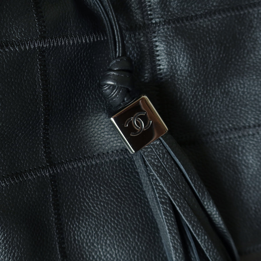Chanel Vintage Black Leather Chocolate Bar Stitching CC Tassel Hobo Tote Bag L