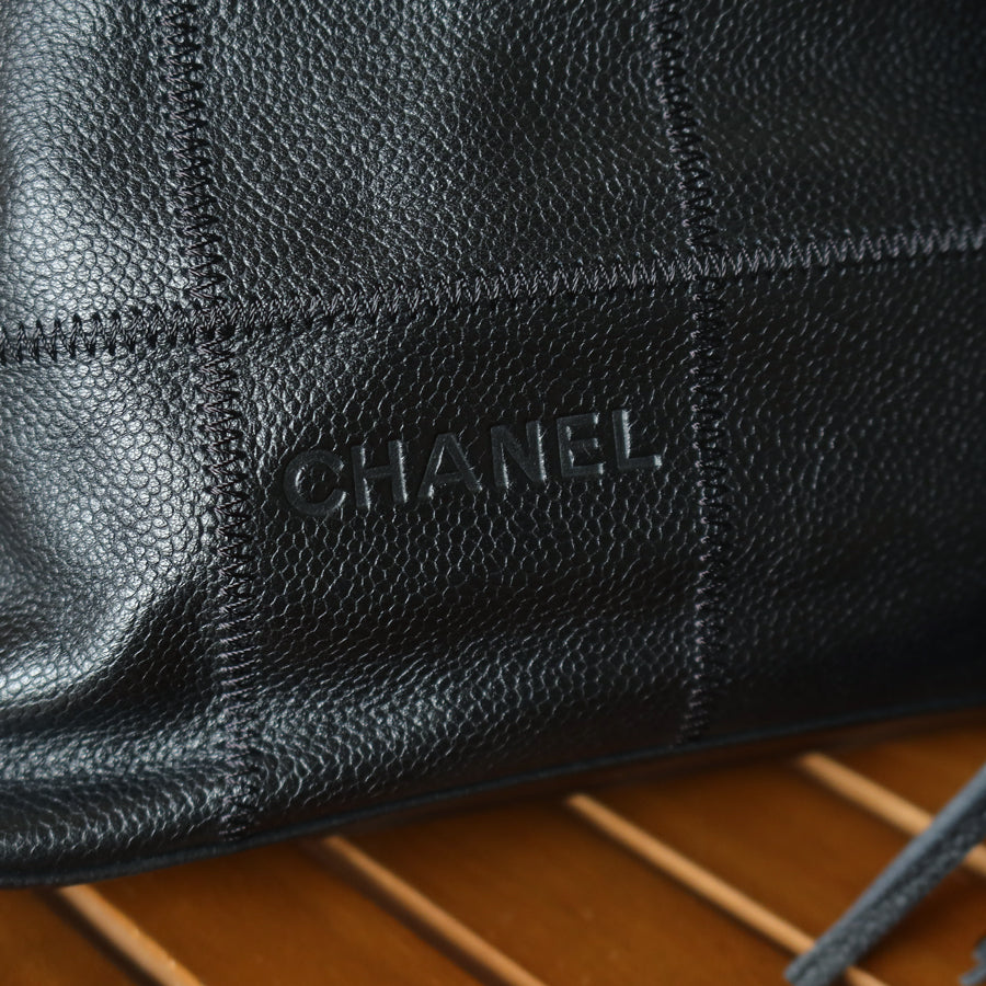 Chanel Vintage Black Leather Chocolate Bar Stitching CC Tassel Hobo Tote Bag L