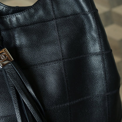 Chanel Vintage Black Leather Chocolate Bar Stitching CC Tassel Hobo Tote Bag L