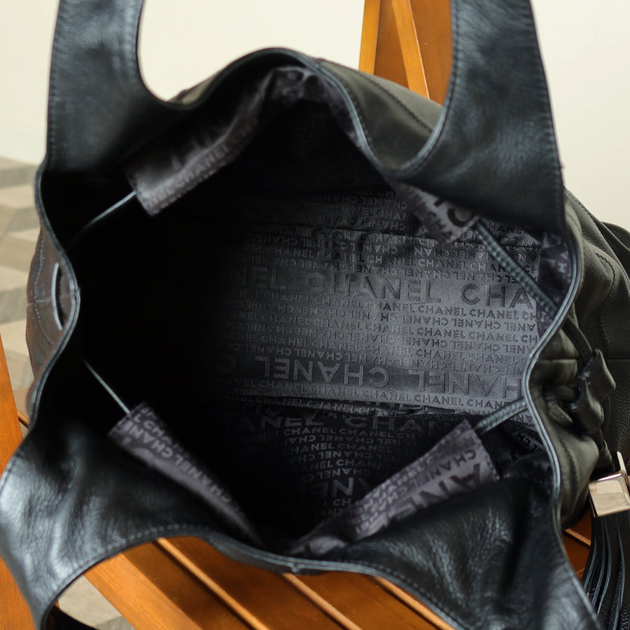 Chanel Vintage Black Leather Chocolate Bar Stitching CC Tassel Hobo Tote Bag L