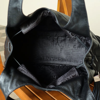 Chanel Vintage Black Leather Chocolate Bar Stitching CC Tassel Hobo Tote Bag L