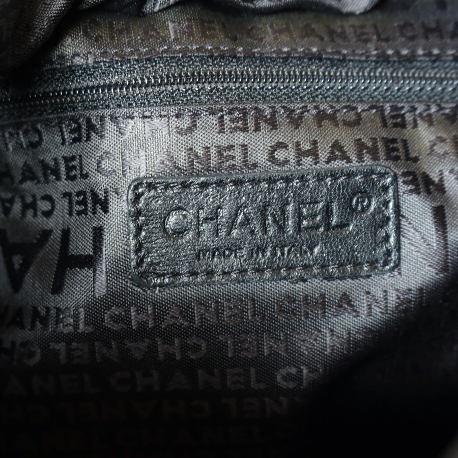 Chanel Vintage Black Leather Chocolate Bar Stitching CC Tassel Hobo Tote Bag L