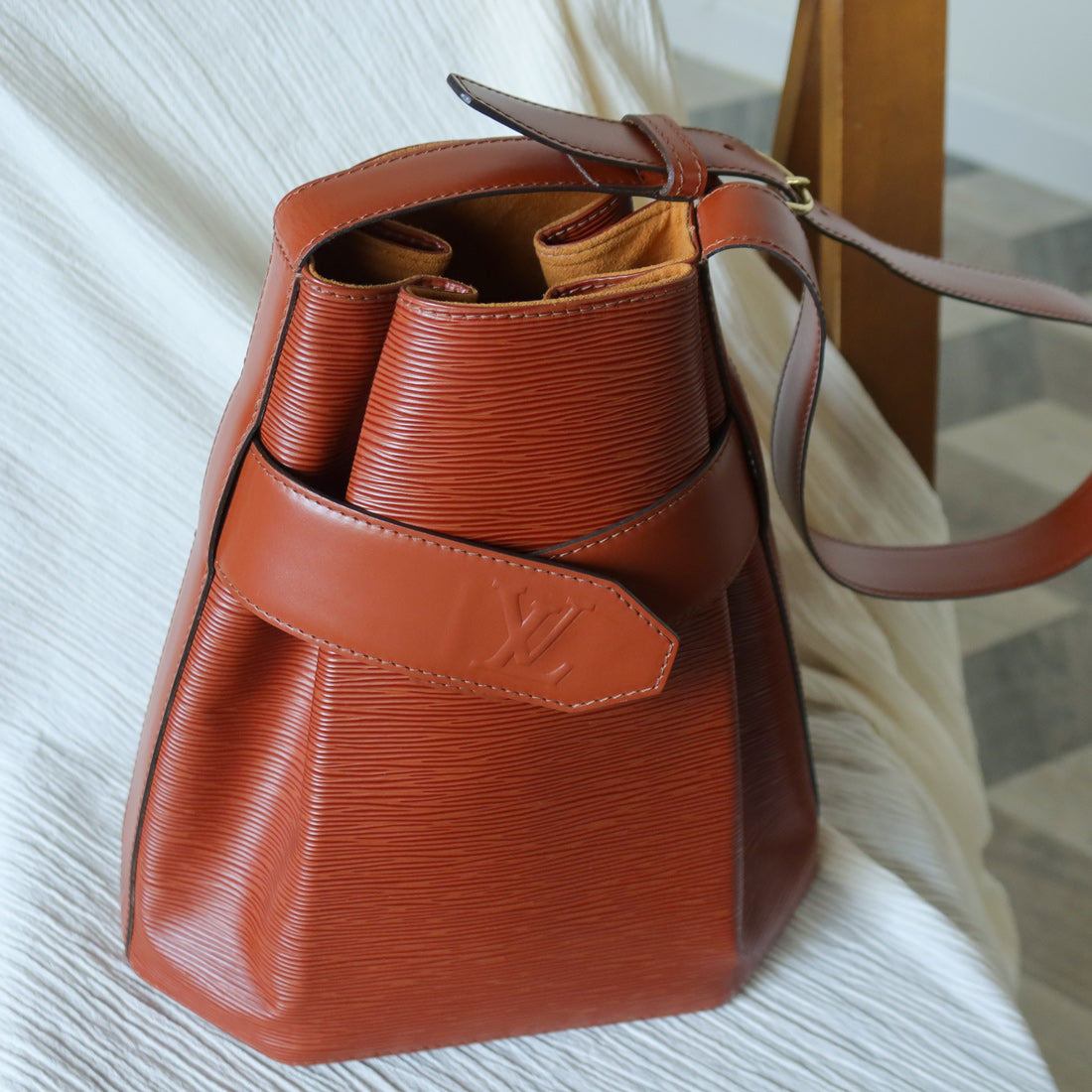 Louis Vuitton Vintage Cogac Brown Epi Leather Belt Strap Shoulder Bag M