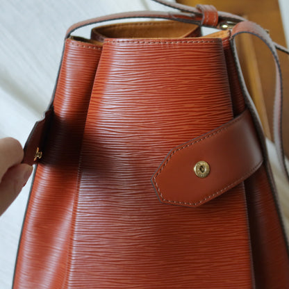 Louis Vuitton Vintage Cogac Brown Epi Leather Bucket Shoulder Bag