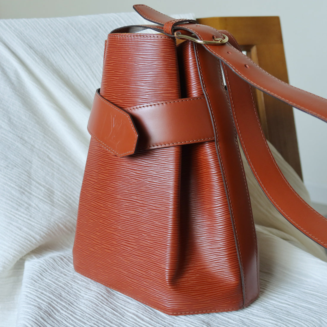 Louis Vuitton Vintage Cogac Brown Epi Leather Belt Strap Shoulder Bag M