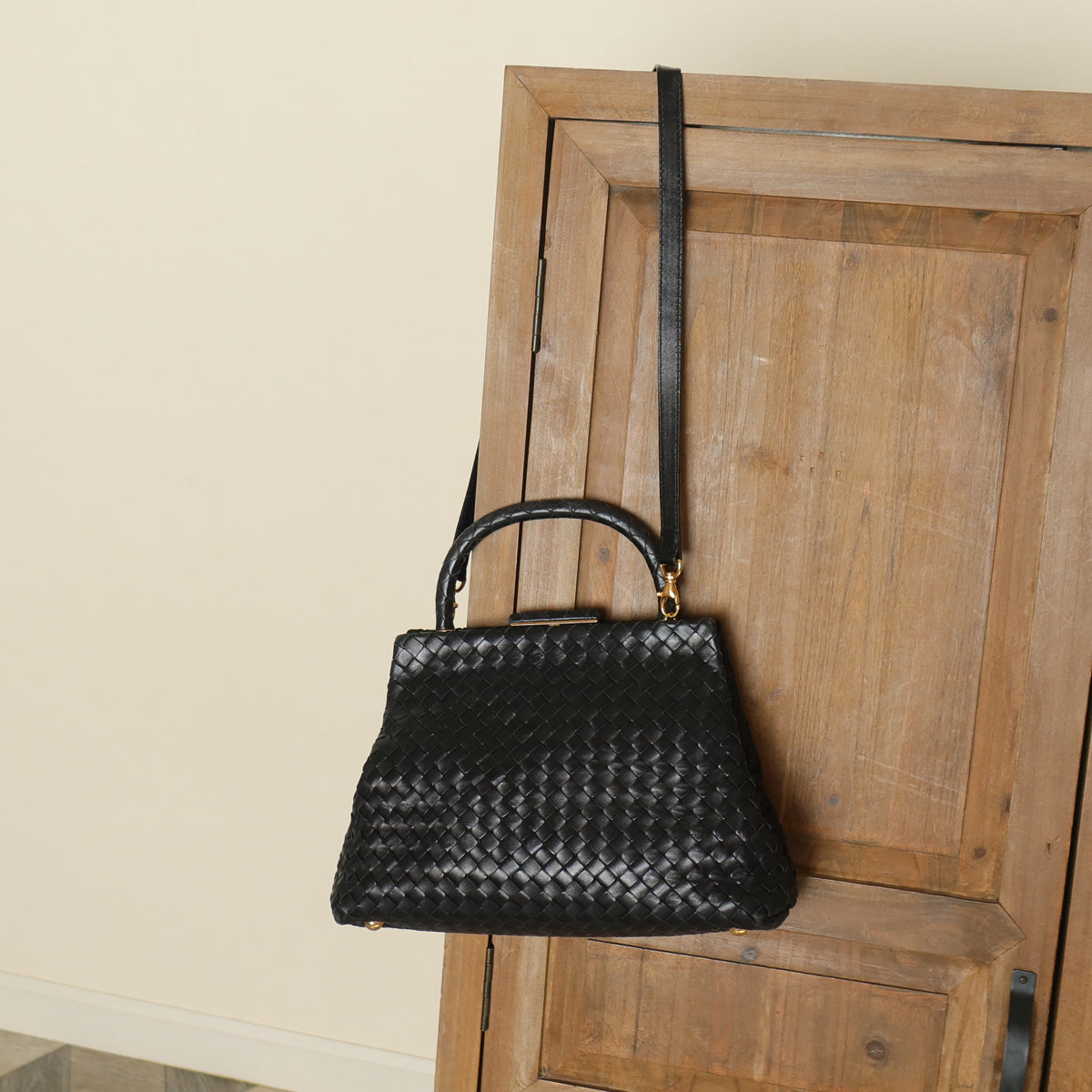 Bottega Veneta Vintage Black Leather Intrecciato Kiss Lock Top Handle Bag