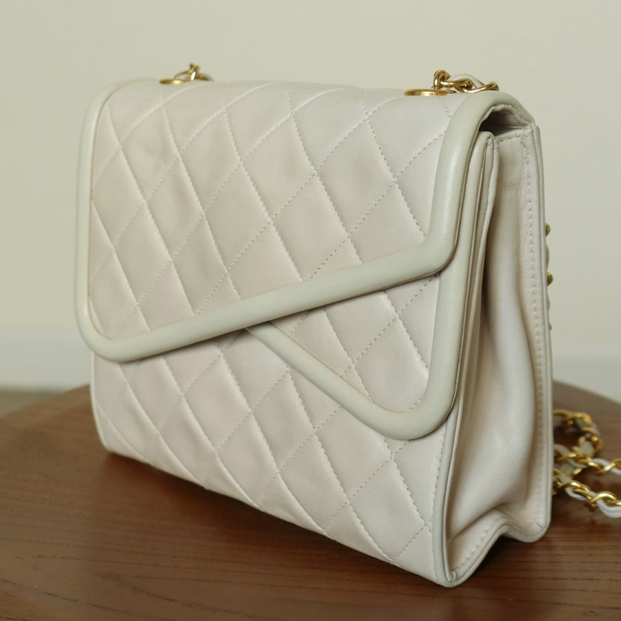 Chanel Vintage Ivory Lambskin Tassel Diamond Stitched 24k Asymmetrical Double Flap Bag